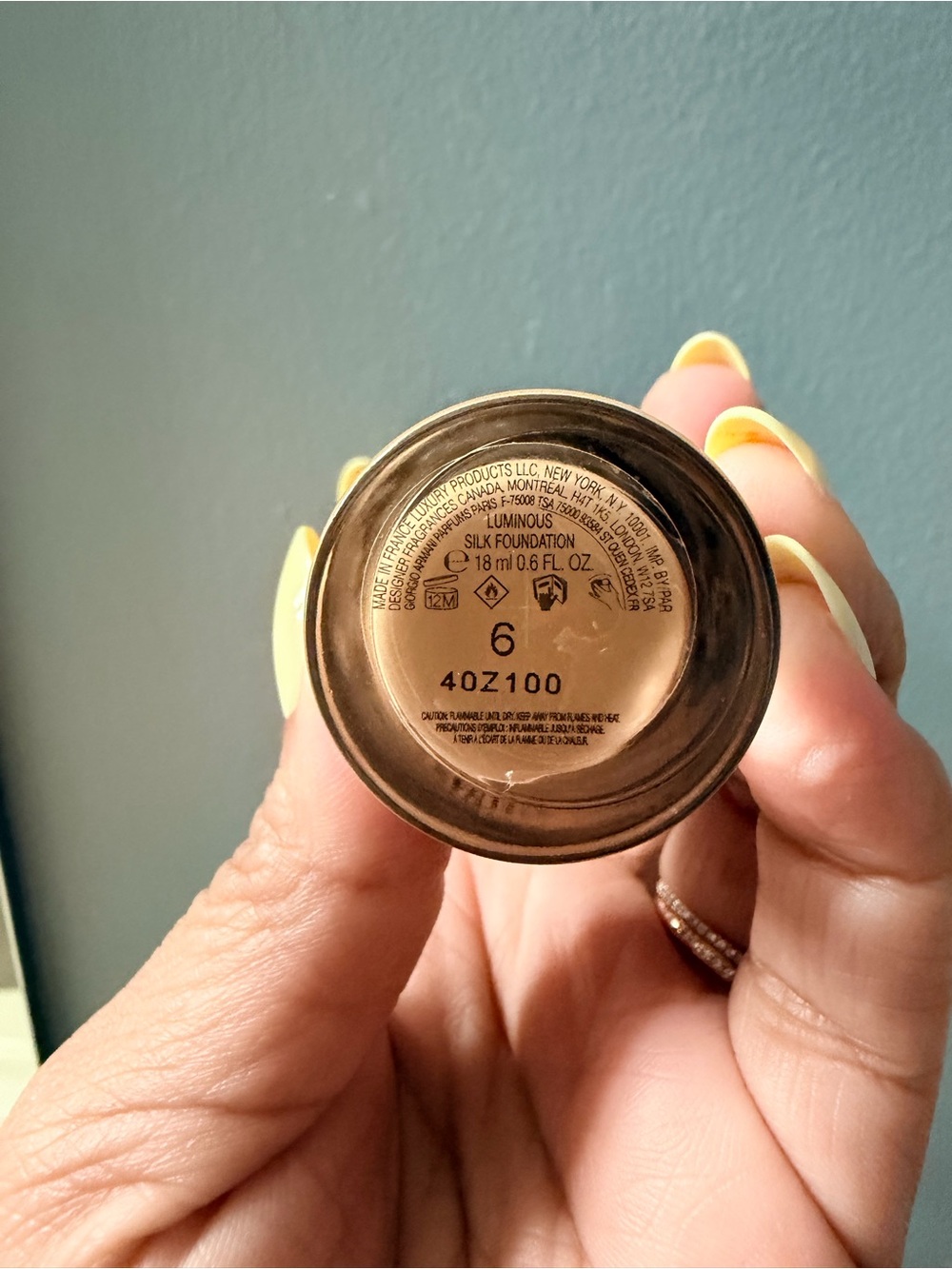 Giorgio Armani Luminous Silk Foundation - OG formula (Shade 6) - Picture 4 of 4